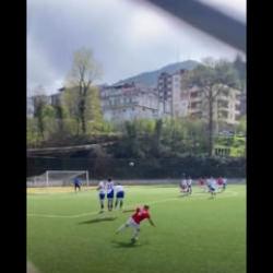 Kabataş Spor forması giyen Osman, attığı harika frikik gol&uuml;yle ma&ccedil;a damgasını vurdu!