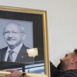 Kemal Kılı&ccedil;daroğlu&rsquo;nun resmi yeniden CHP&rsquo;de: &Ouml;zg&uuml;r &Ouml;zel hamlesi dikkat &ccedil;ekti!