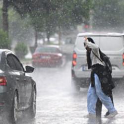 Meteoroloji haritayı g&uuml;ncelledi: Sağanak ve fırtına bir&ccedil;ok ili vuracak
