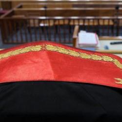 M&uuml;stehcen i&ccedil;erikleri paylaşılan 11 yaşındaki kızın ailesine g&ouml;zaltı
