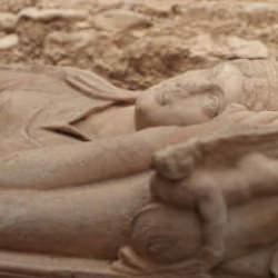 Olympos Antik Kenti&rsquo;nde yeni keşif! Aristokrat bir kadına ait lahit bulundu