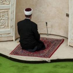 Online şik&acirc;yet aynasında imamlık