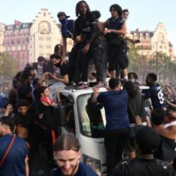 Paris'te şampiyonluk Filistin bayrağıyla kutlandı!