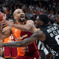 Pota derbisinde g&uuml;len Galatasaray! Seri son ma&ccedil;a kaldı