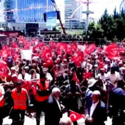Kemal Kılı&ccedil;daroğlu&rsquo;ndan &Ouml;zg&uuml;r &Ouml;zel ve Ekrem İmamoğlu&rsquo;na manidar şarkı