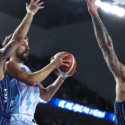 Anadolu Efes yarı finalde!