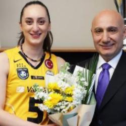 VakıfBank, 12 yılda 24 kupa kazanan oyuncusuna veda etti