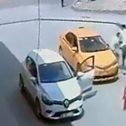 Yol verme kavgası kanlı bitti: Taksiciyi defalarca bı&ccedil;aklayıp ka&ccedil;tı
