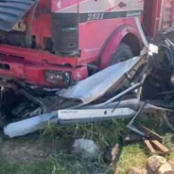 Korkun&ccedil; kaza: Otomobil kamyonun altına girdi! &Ouml;l&uuml;ler var