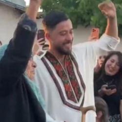 D&uuml;nyaca &uuml;nl&uuml; DJ Mahmut Orhan&rsquo;dan k&ouml;y&uuml;nde konser s&uuml;rprizi