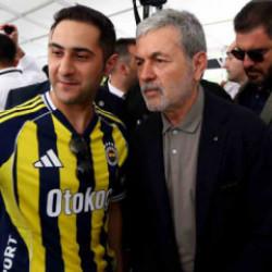 Acun Ilıcalı, Aykut Kocaman, Volkan Demirel... Se&ccedil;imde &uuml;nl&uuml;ler ge&ccedil;idi