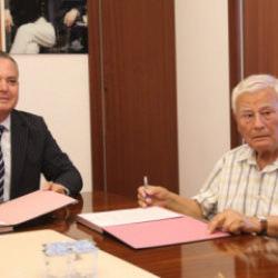 Annesine verdiği s&ouml;z&uuml; tuttu, 500 milyon liralık m&uuml;lk&uuml;n&uuml; eğitime bağışladı