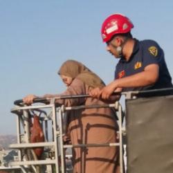 Asans&ouml;rde mahsur kalan Altun nene kurtarılınca dua etti