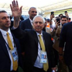 Aziz Yıldırım k&uuml;rs&uuml;den seslendi! "Eğer yarın Hakan Safi se&ccedil;ilirse..."