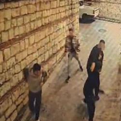 Antalya'da &ouml;l&uuml;m uyarısı! Kalbinden bı&ccedil;aklandı: Dehşet kamerada 