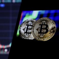 Bitcoin'de 4 ayın en sert g&uuml;nl&uuml;k d&uuml;ş&uuml;ş&uuml;! Saatler i&ccedil;inde milyonlar buhar oldu