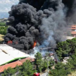 Denizli'de fabrika yangını! Kenti kara dumanlar kapladı: &Ccedil;ok sayıda ekip sevk edildi