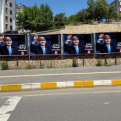 Kılı&ccedil;daroğlu'nun afişleri şehri karıştırdı: Valilikten yalanlama geldi!