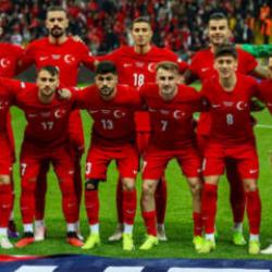 Fenerbah&ccedil;e başkan adayı A Milli Takım'ın yıldızını ikna etti! Anlaşma şartları a&ccedil;ıklandı