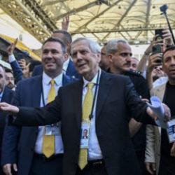 Fenerbah&ccedil;e'nin yeni başkanı belli oldu! Rekor kırarak se&ccedil;ildi