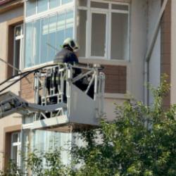 Karab&uuml;k'te bir gen&ccedil; evinin balkonunda asılı halde bulundu