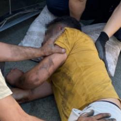Lastik tamiri yaptığı TIR'ın k&ouml;r&uuml;ğ&uuml; patladı, ağır yaralandı