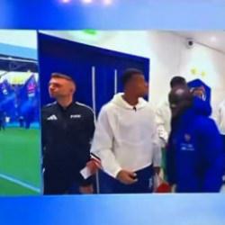 Mbappe ile Kante arasındaki gerginlik kameraya b&ouml;yle yansıdı