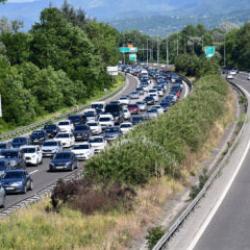 Memleketinden d&ouml;nenler trafiği tıkadı! İşte İstanbul'da en &ccedil;ok hemşehrisi bulunan iller