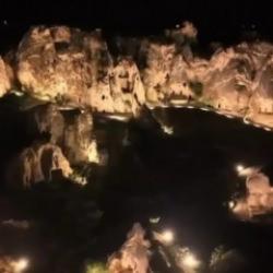 Kapadokya&rsquo;da gece mesaisi: Tarih g&uuml;n batımından sonra da ışıldayacak!
