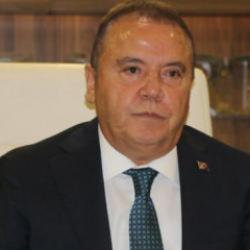 Muhittin B&ouml;cek'ten r&uuml;şvet itirafı: &Ouml;zg&uuml;r &Ouml;zel'in talebiyle Zeyrek'e 950 bin euro verdim