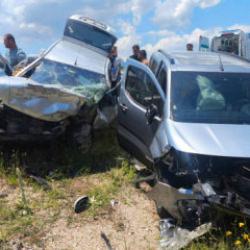 Otomobiller &ccedil;arpıştı: 1 &ouml;l&uuml;, 5 yaralı