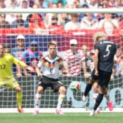 Robinson'dan Almanya'ya m&uuml;thiş gol!