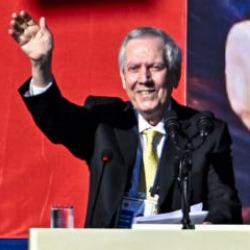 Se&ccedil;imi kazanan Aziz Yıldırım transferler i&ccedil;in s&uuml;re verdi!