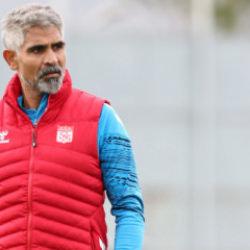 S&uuml;per Lig efsanesi başkansız kalmıştı! Şimdi de hoca veda etti