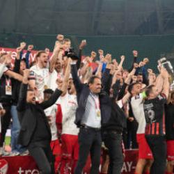 Tarihi final &ouml;ncesi kul&uuml;p sahibinden takımına s&ouml;z! &Ouml;m&uuml;r boyu t&uuml;m masraflarını karşılayacak