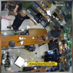 Limonata isteyen m&uuml;şteri kadın &ccedil;alışana dehşeti yaşattı! Ortalığı birbirine kattı