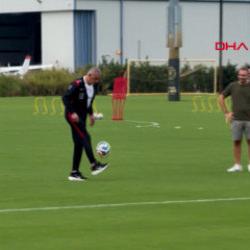 TFF Başkanı Hacıosmanoğlu, Miami&rsquo;deki ilk antrenman &ouml;ncesinde sahaya &ccedil;ıktı