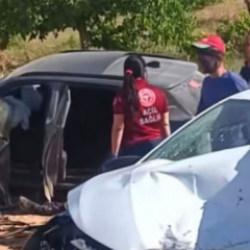 Gaziantep'te 2 otomobil &ccedil;arpıştı: 5 yaralı