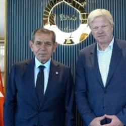Alman futbol efsanesi Oliver Kahn'dan Dursun &Ouml;zbek'e ziyaret!