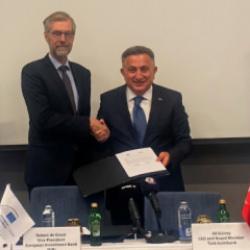 Avrupa Yatırım Bankası T&uuml;rkiye&rsquo;de yatırım faaliyetlerine, T&uuml;rk şirketlerinin karbonsuzlaşmasını destekleyecek 200 milyon avro ile yeniden başlıyor