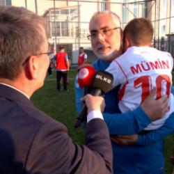 Bakan Işıkhan Filistinli Gazi M&uuml;min ile futbol oynadı