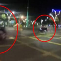 Batman'da iki motosiklet kafa kafaya &ccedil;arpıştı: 1'i ağır 3 yaralı