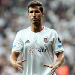 Beşiktaş'ta s&uuml;rpriz ayrılık! Salih U&ccedil;an ile veda kararı