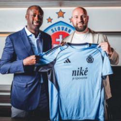Efsane futbolcu 43 yaşında teknik direkt&ouml;r oldu