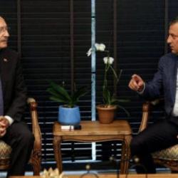 CHP'de grup toplantısı &ouml;ncesi tansiyon y&uuml;kseldi: TBMM Dikmen Kapısı'nda gerginlik yaşandı
