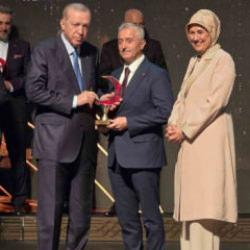 Cumhurbaşkanı Erdoğan&rsquo;dan Tahmazoğu&rsquo;na birincilik &ouml;d&uuml;l&uuml;