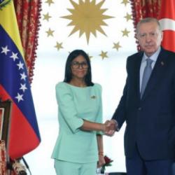Erdoğan, Venezuela Ge&ccedil;ici Devlet Başkanı Rodriguez'i resmi t&ouml;renle karşıladı