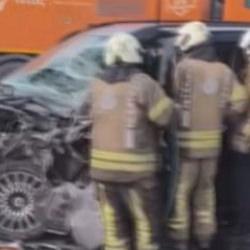 Ey&uuml;psultan'da zincirleme kaza: 6 kişi yaralandı, trafik durdu