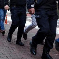 İstanbul merkezli 'r&uuml;şvet' soruşturmasında g&ouml;zaltına alınan 2 kişi tutuklandı