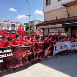 LGS adayları ve Millilere anlamlı destek: Konya&rsquo;da &ldquo;Zafer&rdquo; y&uuml;r&uuml;y&uuml;ş&uuml;